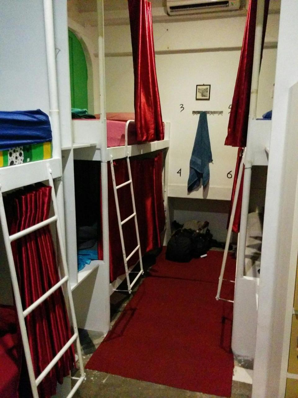 Hostel Six Degrees Jakarta Zimmer foto